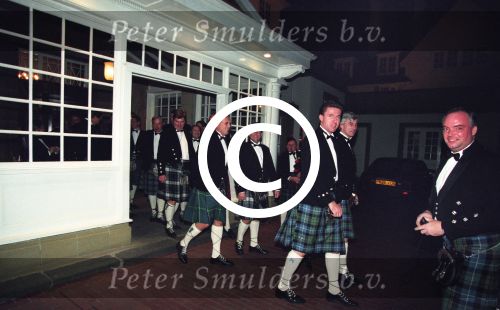 Turnberry, Schotland
Peter Smulders en Peter Slaats in het clubhuis van Turnberry Hotel in een schotese kilt.
Foto Peter Smulders BV