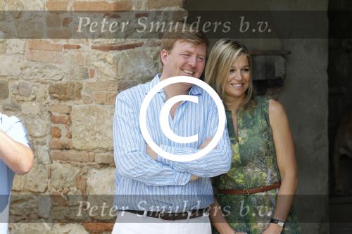 Italie, Toscane Tavernelle, 4 Juli 2011
Koninklijke Familie met Prins Willem Alexander, Prinses Maxima, Koningin Beatrix en de kinderen Prinses Amalia, Prinses Alexia en Prinses Arinae bij het jaarlijkse fotouurtje.
Foto Peter Smulders BV