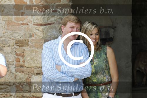 Italie, Toscane Tavernelle, 4 Juli 2011
Koninklijke Familie met Prins Willem Alexander, Prinses Maxima, Koningin Beatrix en de kinderen Prinses Amalia, Prinses Alexia en Prinses Arinae bij het jaarlijkse fotouurtje.
Foto Peter Smulders BV