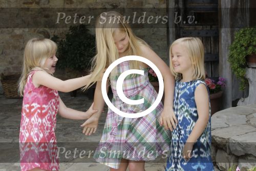 Italie, Toscane Tavernelle, 4 Juli 2011
Koninklijke Familie met Prins Willem Alexander, Prinses Maxima, Koningin Beatrix en de kinderen Prinses Amalia, Prinses Alexia en Prinses Arinae bij het jaarlijkse fotouurtje.
Foto Peter Smulders BV