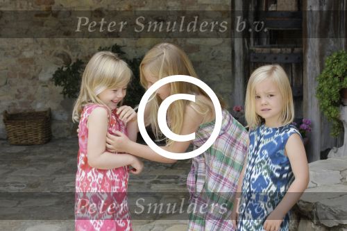 Italie, Toscane Tavernelle, 4 Juli 2011
Koninklijke Familie met Prins Willem Alexander, Prinses Maxima, Koningin Beatrix en de kinderen Prinses Amalia, Prinses Alexia en Prinses Arinae bij het jaarlijkse fotouurtje.
Foto Peter Smulders BV