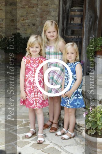 Italie, Toscane Tavernelle, 4 Juli 2011
Koninklijke Familie met Prins Willem Alexander, Prinses Maxima, Koningin Beatrix en de kinderen Prinses Amalia, Prinses Alexia en Prinses Arinae bij het jaarlijkse fotouurtje.
Foto Peter Smulders BV
