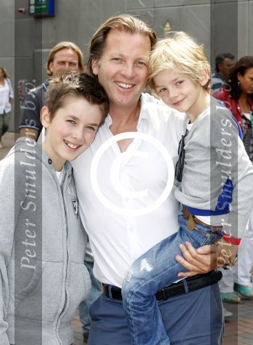 Amsterdam 26 juni 2011
Premiere Cars II in Pathe arena. Robert en Claudia Schoemacher met kinderen
Peter Smulders bv