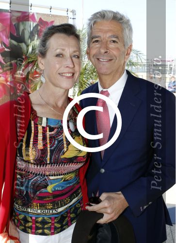 Scheveningen 20 juni 2011
Society lunch in Scheveningen. Ronald Plasterk met vrouw en hoed
Peter Smulders bv