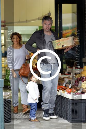 Amsterdam 25 juni 2011
Ruud de Wild en zijn zwangere vrouw Aafke doen samen met hun zoon Johnny Johnny boodschappen.
Peter Smulders bv