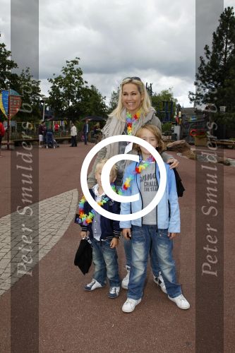 Harderwijk, 2 Juli 2011
Dolfinarium premiere Spetter en het magisch avontuur
Anky v Grunsven met haar kinderen
Foto Peter Smulders BV