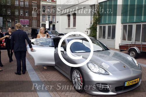 Amsterdam 23 juni 2011
Mom s moment georganiseerd door the class company bij Amsterdam city spa. Tanja Jess bij Porsche panamera
Peter Smulders bv