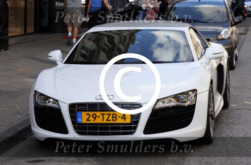 Amsterdam 4 juli 2012
Afrojack (Nick v d Wall) met zijn moeder in AUDI R8 op de pc hooftstraat.
Peter Smulders bv