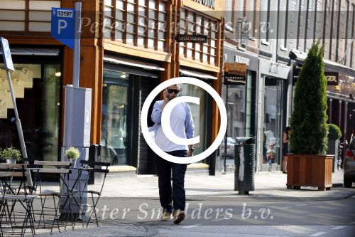 Amsterdam 4 juli 2012
Afrojack (Nick v d Wall) met zijn moeder in AUDI R8 op de pc hooftstraat.
Peter Smulders bv