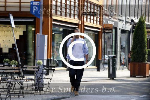 Amsterdam 4 juli 2012
Afrojack (Nick v d Wall) met zijn moeder in AUDI R8 op de pc hooftstraat.
Peter Smulders bv