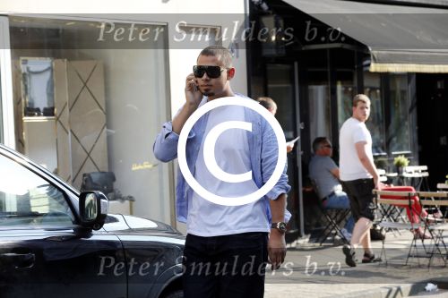 Amsterdam 4 juli 2012
Afrojack (Nick v d Wall) met zijn moeder in AUDI R8 op de pc hooftstraat.
Peter Smulders bv