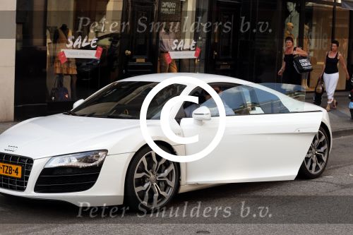 Amsterdam 4 juli 2012
Afrojack (Nick v d Wall) met zijn moeder in AUDI R8 op de pc hooftstraat.
Peter Smulders bv