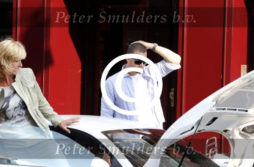 Amsterdam 4 juli 2012
Afrojack (Nick v d Wall) met zijn moeder in AUDI R8 op de pc hooftstraat.
Peter Smulders bv