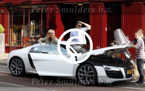Amsterdam 4 juli 2012
Afrojack (Nick v d Wall) met zijn moeder in AUDI R8 op de pc hooftstraat.
Peter Smulders bv