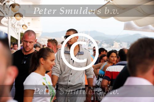 ibiza 10 juli 2012
Afrojack (Nick v d Wal) heeft optreden bij Mambo op ibiza. Hij heeft ook zijn trotse moeder mee genomen.
Peter Smulders bv