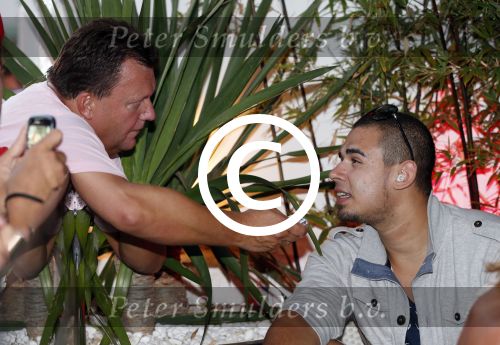 ibiza 10 juli 2012
Afrojack (Nick v d Wal) heeft optreden bij Mambo op ibiza. Hij heeft ook zijn trotse moeder mee genomen.
Peter Smulders bv