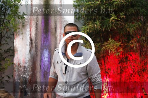 ibiza 10 juli 2012
Afrojack (Nick v d Wal) heeft optreden bij Mambo op ibiza. Hij heeft ook zijn trotse moeder mee genomen.
Peter Smulders bv