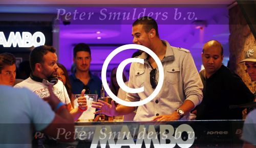 ibiza 10 juli 2012
Afrojack (Nick v d Wal) heeft optreden bij Mambo op ibiza. Hij heeft ook zijn trotse moeder mee genomen.
Peter Smulders bv