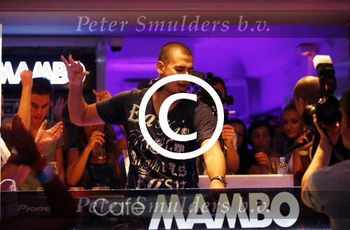 ibiza 10 juli 2012
Afrojack (Nick v d Wal) heeft optreden bij Mambo op ibiza. Hij heeft ook zijn trotse moeder mee genomen.
Peter Smulders bv
