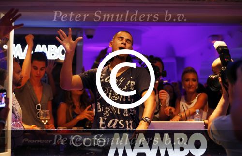 ibiza 10 juli 2012
Afrojack (Nick v d Wal) heeft optreden bij Mambo op ibiza. Hij heeft ook zijn trotse moeder mee genomen.
Peter Smulders bv
