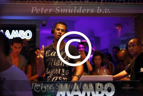 ibiza 10 juli 2012
Afrojack (Nick v d Wal) heeft optreden bij Mambo op ibiza. Hij heeft ook zijn trotse moeder mee genomen.
Peter Smulders bv