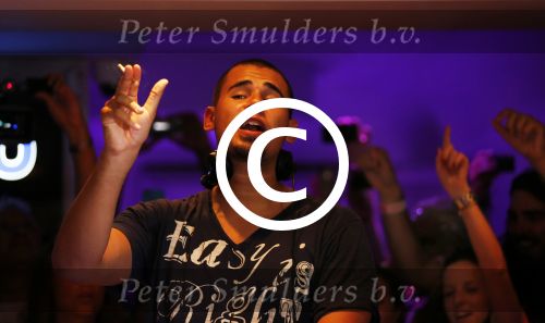 ibiza 10 juli 2012
Afrojack (Nick v d Wal) heeft optreden bij Mambo op ibiza. Hij heeft ook zijn trotse moeder mee genomen.
Peter Smulders bv