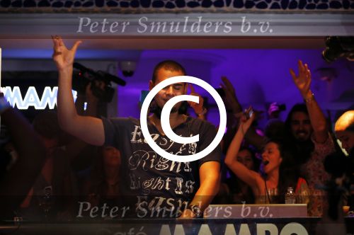 ibiza 10 juli 2012
Afrojack (Nick v d Wal) heeft optreden bij Mambo op ibiza. Hij heeft ook zijn trotse moeder mee genomen.
Peter Smulders bv