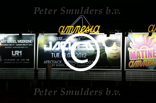 ibiza 10 juli 2012
Afrojack (Nick v d Wal) heeft optreden bij Mambo op ibiza. Hij heeft ook zijn trotse moeder mee genomen.
Peter Smulders bv