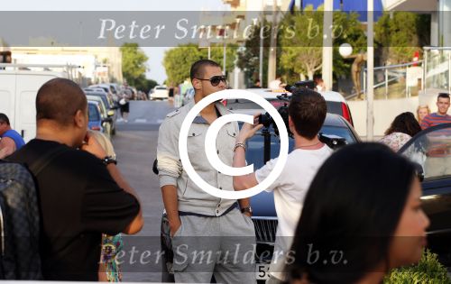 ibiza 10 juli 2012
Afrojack (Nick v d Wal) heeft optreden bij Mambo op ibiza. Hij heeft ook zijn trotse moeder mee genomen.
Peter Smulders bv