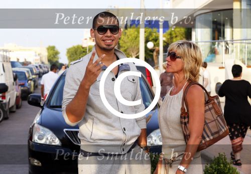 ibiza 10 juli 2012
Afrojack (Nick v d Wal) heeft optreden bij Mambo op ibiza. Hij heeft ook zijn trotse moeder mee genomen.
Peter Smulders bv