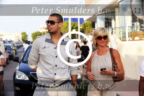 ibiza 10 juli 2012
Afrojack (Nick v d Wal) heeft optreden bij Mambo op ibiza. Hij heeft ook zijn trotse moeder mee genomen.
Peter Smulders bv