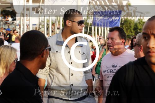 ibiza 10 juli 2012
Afrojack (Nick v d Wal) heeft optreden bij Mambo op ibiza. Hij heeft ook zijn trotse moeder mee genomen.
Peter Smulders bv