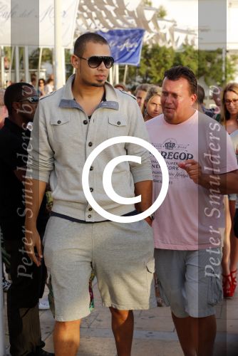 ibiza 10 juli 2012
Afrojack (Nick v d Wal) heeft optreden bij Mambo op ibiza. Hij heeft ook zijn trotse moeder mee genomen.
Peter Smulders bv
