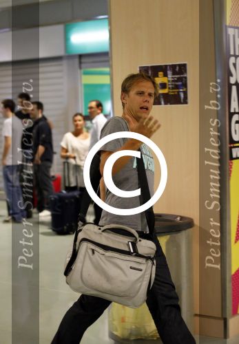 Madrid en Ibiza 9 juli 2012
Armin v Buuren vliegt met air europa van Madrid naar ibiza waar hij s nachts een optreden heeft in privelige. Andere jaren vloog hij altijd met een prive vliegtuig.
Peter Smulders bv