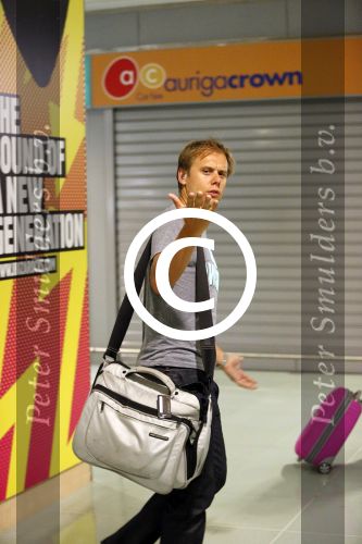 Madrid en Ibiza 9 juli 2012
Armin v Buuren vliegt met air europa van Madrid naar ibiza waar hij s nachts een optreden heeft in privelige. Andere jaren vloog hij altijd met een prive vliegtuig.
Peter Smulders bv