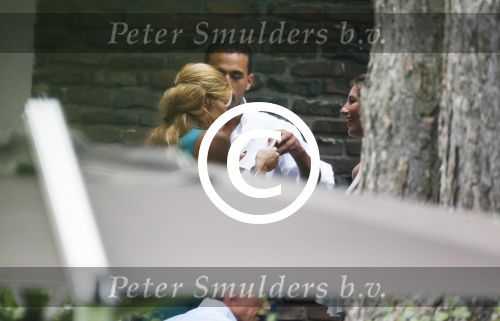Craailo Huizen 5 juli 2012
Surprise feestje voor Estelle Gullit in het huis van Eric Kuster. Badr hari is natuurlijk ook aanwezig
Peter Smulders bv