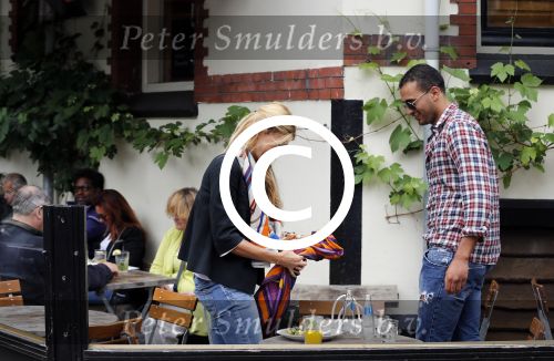 Amsterdam/Amstelveen 6 juli 2012
Badr Hari en Estelle Cruijff op terras en op weg naar reisburo in Lamborghini.
Peter Smulders bv