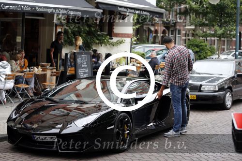 Amsterdam/Amstelveen 6 juli 2012
Badr Hari en Estelle Cruijff op terras en op weg naar reisburo in Lamborghini.
Peter Smulders bv
