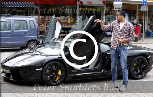 Amsterdam/Amstelveen 6 juli 2012
Badr Hari en Estelle Cruijff op terras en op weg naar reisburo in Lamborghini.
Peter Smulders bv