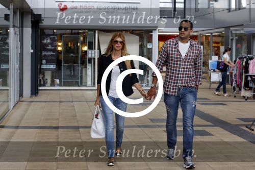 Amsterdam/Amstelveen 6 juli 2012
Badr Hari en Estelle Cruijff op terras en op weg naar reisburo in Lamborghini.
Peter Smulders bv