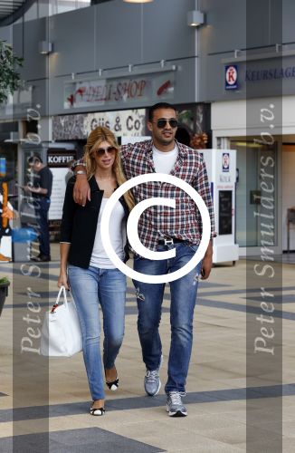Amsterdam/Amstelveen 6 juli 2012
Badr Hari en Estelle Cruijff op terras en op weg naar reisburo in Lamborghini.
Peter Smulders bv