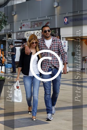 Amsterdam/Amstelveen 6 juli 2012
Badr Hari en Estelle Cruijff op terras en op weg naar reisburo in Lamborghini.
Peter Smulders bv