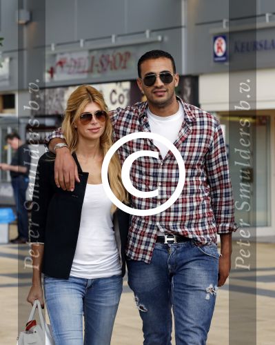 Amsterdam/Amstelveen 6 juli 2012
Badr Hari en Estelle Cruijff op terras en op weg naar reisburo in Lamborghini.
Peter Smulders bv