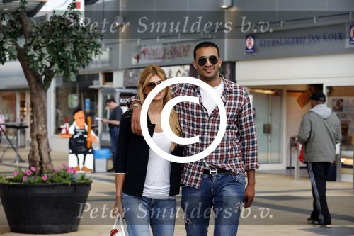 Amsterdam/Amstelveen 6 juli 2012
Badr Hari en Estelle Cruijff op terras en op weg naar reisburo in Lamborghini.
Peter Smulders bv