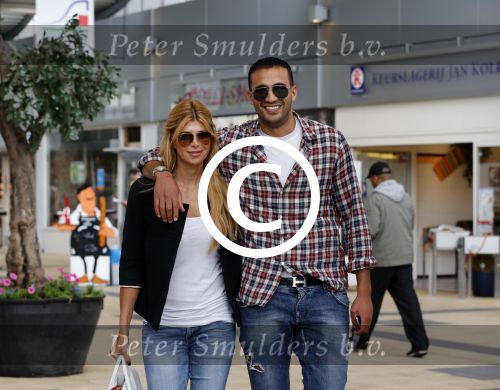 Amsterdam/Amstelveen 6 juli 2012
Badr Hari en Estelle Cruijff op terras en op weg naar reisburo in Lamborghini.
Peter Smulders bv