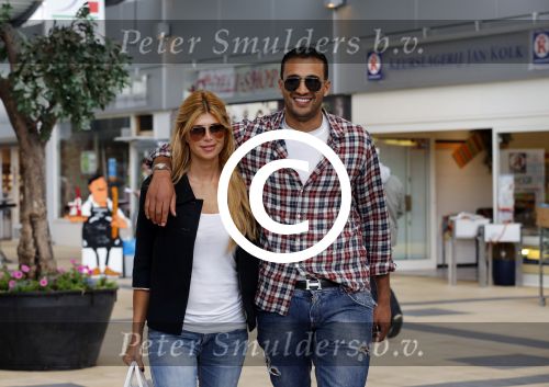 Amsterdam/Amstelveen 6 juli 2012
Badr Hari en Estelle Cruijff op terras en op weg naar reisburo in Lamborghini.
Peter Smulders bv