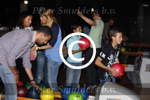 Amsterdam 22 juni 2012
Badr Hari bowlen met Maxim en Joelle Gullit en Estell Cruijff.
Peter Smulders bv