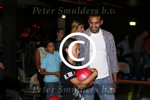 Amsterdam 22 juni 2012
Badr Hari bowlen met Maxim en Joelle Gullit en Estell Cruijff.
Peter Smulders bv