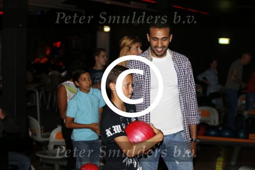 Amsterdam 22 juni 2012
Badr Hari bowlen met Maxim en Joelle Gullit en Estell Cruijff.
Peter Smulders bv