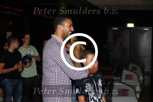 Amsterdam 22 juni 2012
Badr Hari bowlen met Maxim en Joelle Gullit en Estell Cruijff.
Peter Smulders bv
